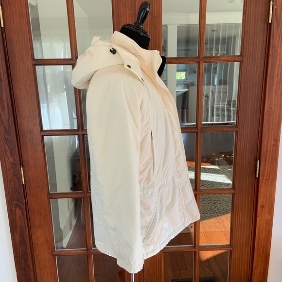 L.L. Beans Woman’s Winter Coat - Picture 9 of 13